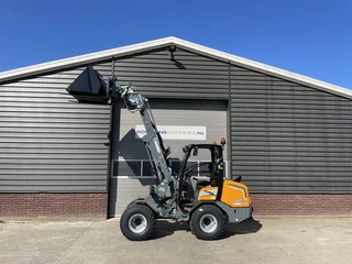 Giant G2700 TELE HD+ minishovel NIEUW €835 LEASE 2025 afbeelding 1 miniatuur