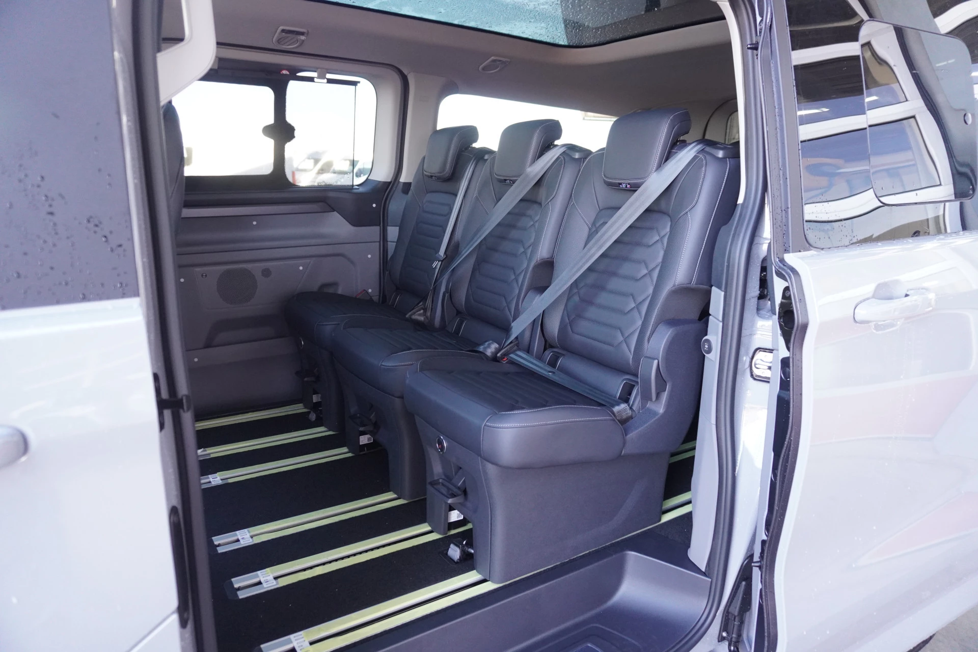 Ford Transit Custom 2026 - 340L 2.5 PHEV 233PK L2H1 Titanium X 8 Persoons PHEV Automaat obrázek 32