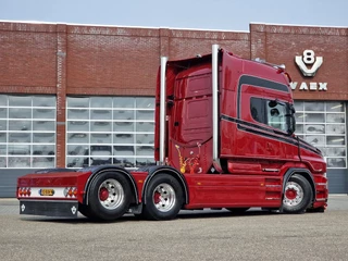 Scania T 2017 - T730 V8 Longline 6x2 - Show truck - Custom in- and exterior - New paint - New interior bild 40