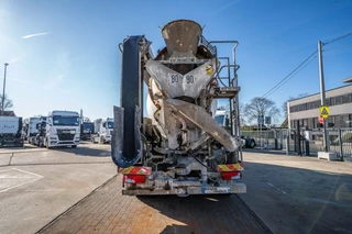 MAN TGS 2013 - 32.360 BB+LIEBHERR 8m3+TAPIS THEAMS 12m obrazek 8
