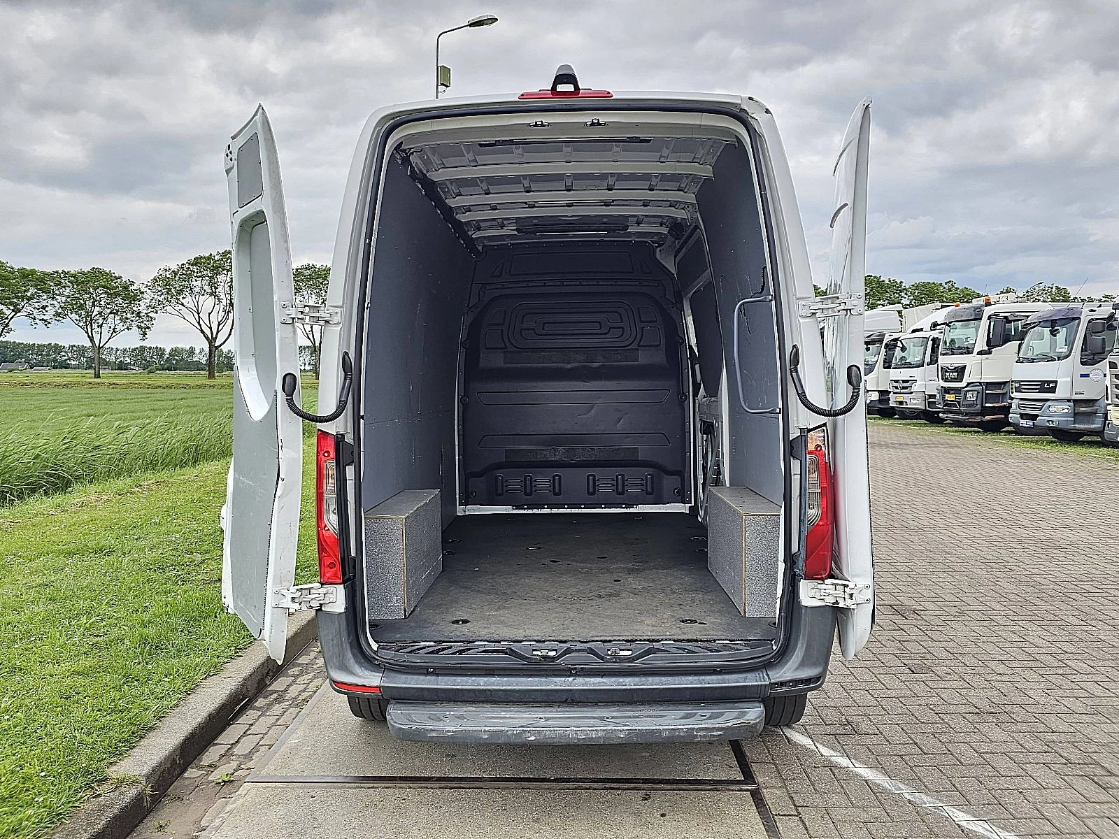 Mercedes-Benz eSprinter 2021 Bild 11