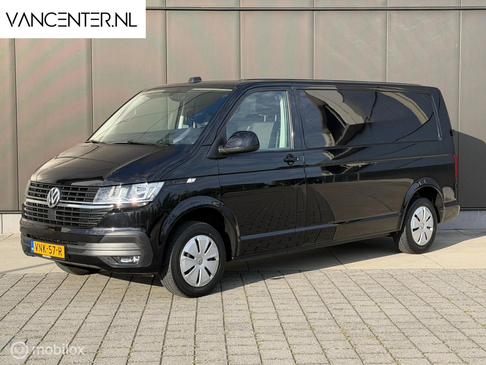 Volkswagen Transporter 2022 - 2.0 TDI 150PK L2 Carplay Airco Trekhaak afbeelding 1