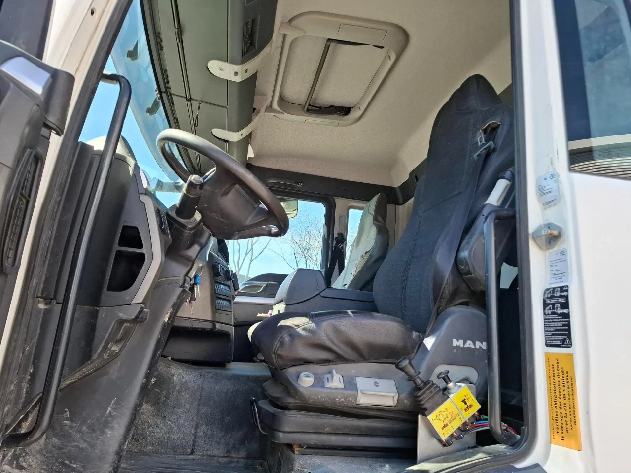 MAN TGS 2014 - 18.360 / FASSI F135 REMOTED CRANE / TIPPER / BIG AXLE / FULL-STEEL / DRUM BRAKES / 211690 KM / AIRCO / FRIDGE / AUTOMATIC / EURO-5 / 2014 immagine 24