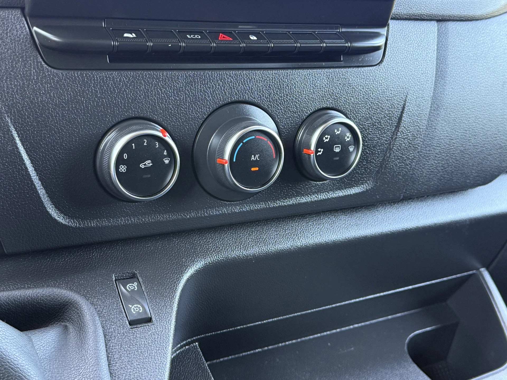 Renault Master 2023 - 2.3 dCi 136 PK / L2H2 / 1e EIG. / TREKHAAK / AIRCO / CRUISE / NAVI / CAMERA / 3-ZITS / LED afbeelding 16