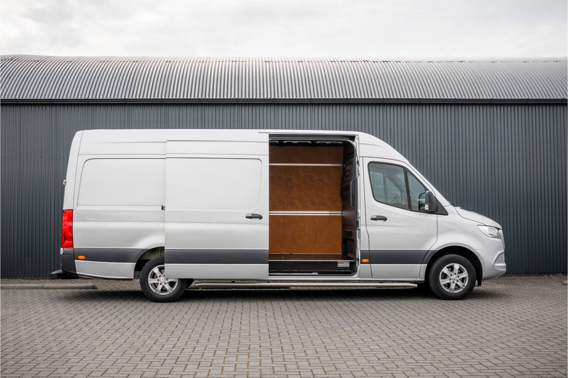 Mercedes-Benz Sprinter 2023 - 315 CDI RWD L3H2 | ZGAN | Automaat | 1e Eigenaar | Camera | Carplay | Cruise | Mbux | Climatronic Bild 7