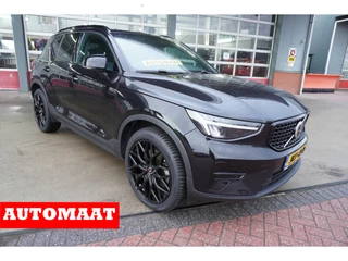 Volvo XC40 2023 - 1.5 T4 Recharge Dark Plus Hybride 20"Licht metalen velgen bild 1
