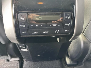 Toyota Land Cruiser 2018 - 2.8 D-4D-F Executive Window Van obrazek 15