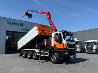 Iveco Trakker 2020 - 8x6 / 3 Zijdige PN kipper / Palfinger Epsilon Q170 (easy fold) te koop