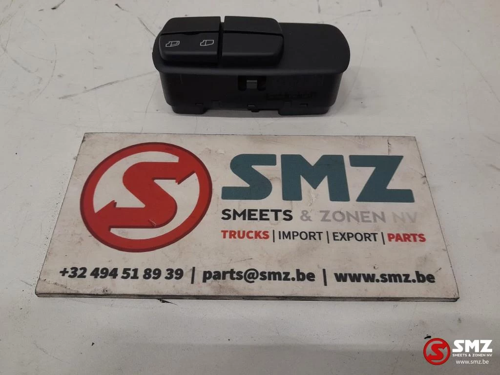 Mercedes-Benz - Raamopener schakelaar passagierszijde Mercedes afbeelding 1