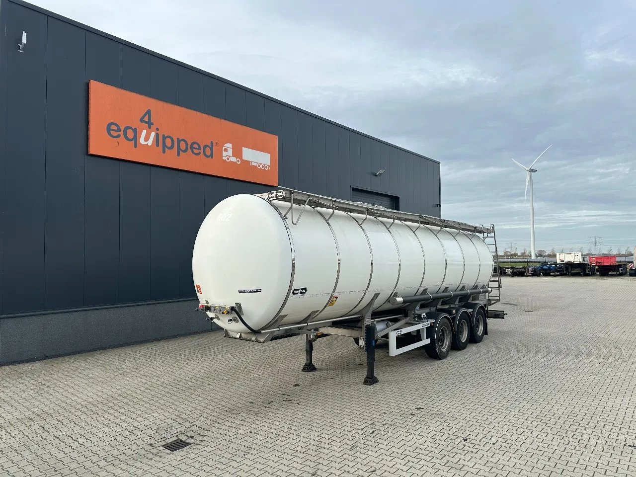 Van Hool 2015 - FOOD / 39.000L / 3-COMP / INOX / NL-trailer image 1
