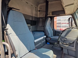 Volvo FH 2010 - 460 Berdex 3 deck livestock - Loadlift - Lifting roof - Steering axle - Manual gearbox - Full air obrazek 25