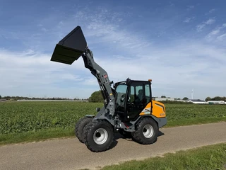 Giant G3500 shovel 2026 77 uur DEMO €899 LEASE 2026 afbeelding 2 miniatuur