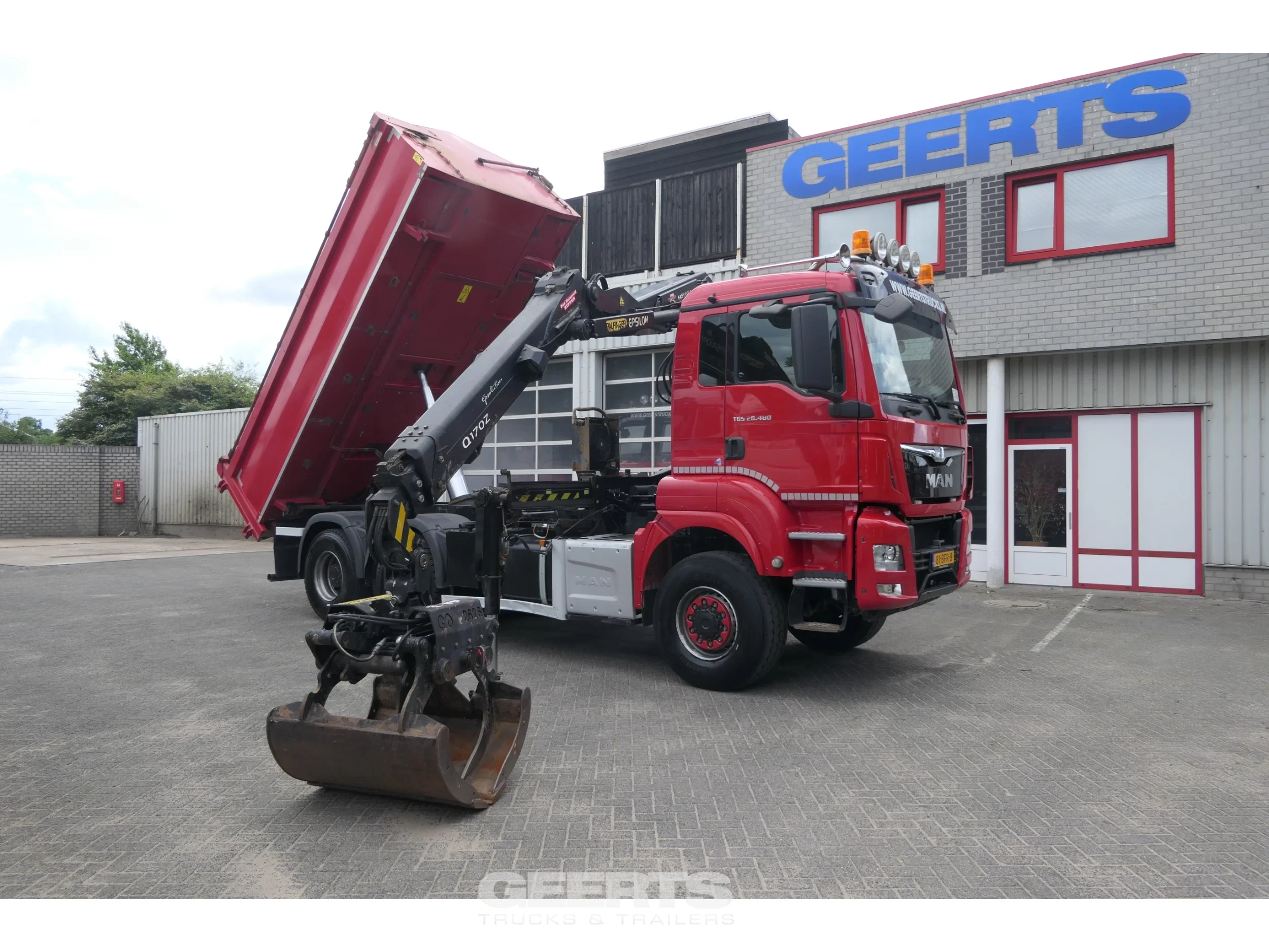 MAN TGS 2015 - 26.480 | 6X6 | 2 Side Tipper + Hydraulic dust cover | PALFINGER Q170Z84TI + Easy fold | 671711Km | 2015 | Smart Tacho 2 | Full Steel | Drum brakes | Trailer coupling | TUV/MOT/APK 02-2027 | NL-Truck afbeelding 1