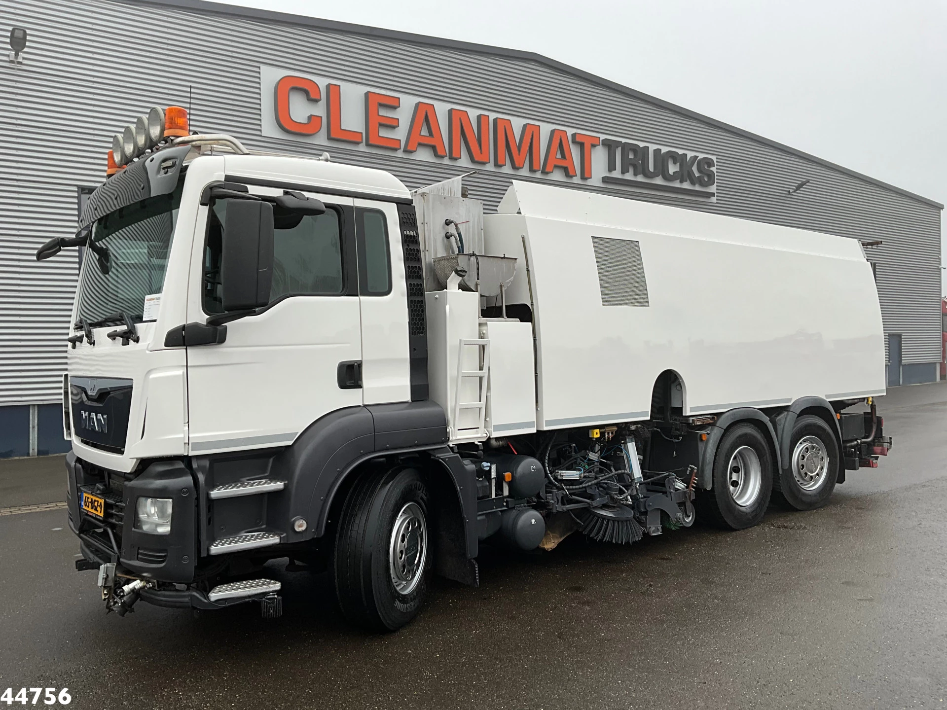 MAN TGS 2016 - 26.440 Euro 6 Beam S14000 Wegdekreiniger afbeelding 2