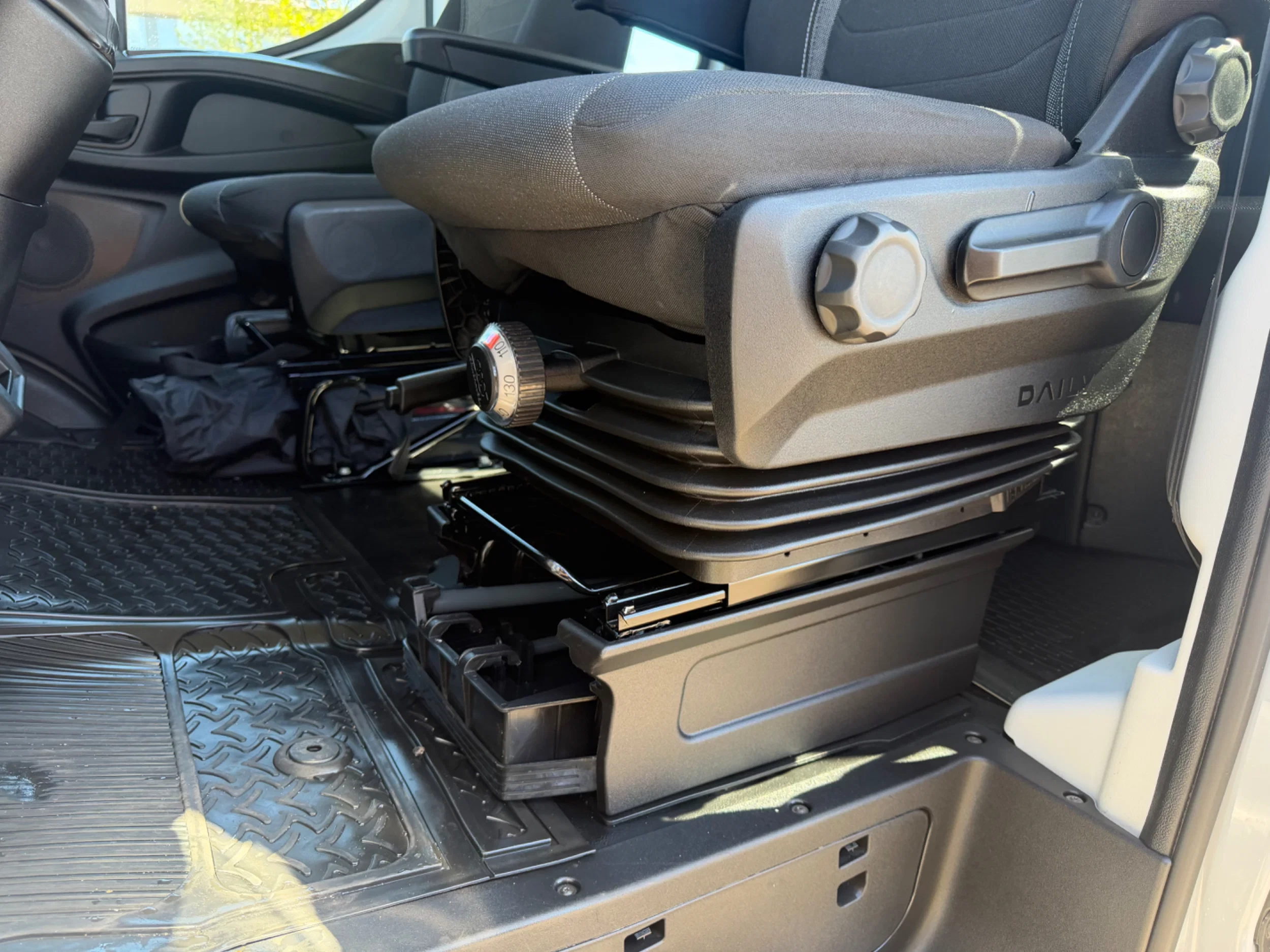 Iveco Daily 2023 - 35C18 Dubbelcabine Openlaadbak Automaat Airco Cruisecontrol Trekhaak Bild 12