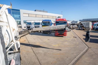 MAN TGS 2013 - 32.360 BB+LIEBHERR 8m3+TAPIS THEAMS 12m obrazek 3