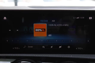 Mercedes-Benz CLA 2021 - Shooting Brake 180 AUT7 Luxury Line LEDER SFEER CARPLAY TREKHAAK immagine 17