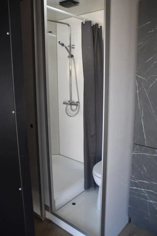 Volvo FH 2014 - 460 Globe XL 6x2 + HANGER - RACE TEAM - 6 ROAD-LEGAL SEATS/INCL. SEAT BELTS - LIVING - SHOWER - WC - BEDS - FULL AIR - ELEVATORS - WHEELBASE: 520 CM - ALCOA'S - TOP CONDITION - imagem 10