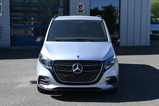 Mercedes-Benz V-Class 2024 - 300d 4-Matic AMG L2 Exclusive DC zdjecie 2