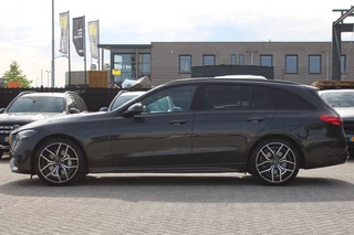 Mercedes-Benz C-Class 2023 - Estate 300e AMG Line NIGHT PAKKET DISTRONIC SFEER CARPLAY CAMERA MULTIBEAM 19'' obrazek 8