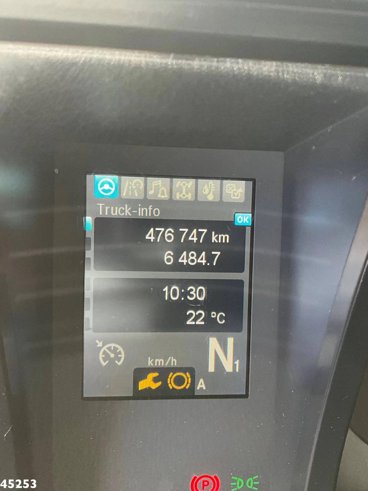 Mercedes-Benz Arocs 3253 8x4 Hiab 105 Tonmeter laadkraan 2019 image 27