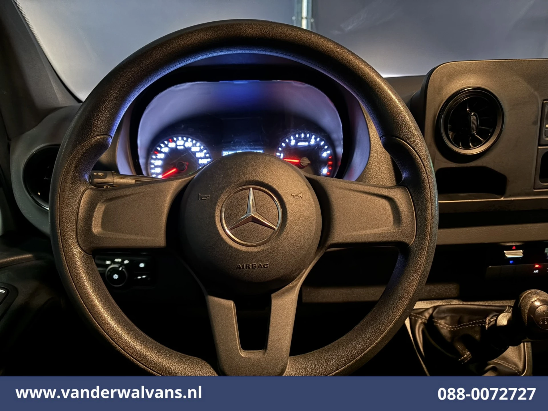 Mercedes-Benz Sprinter 2021 - 317 CDI 170pk L3H2 Euro6 Airco | 2800kg Trekhaak | Bijrijdersbank afbeelding 15