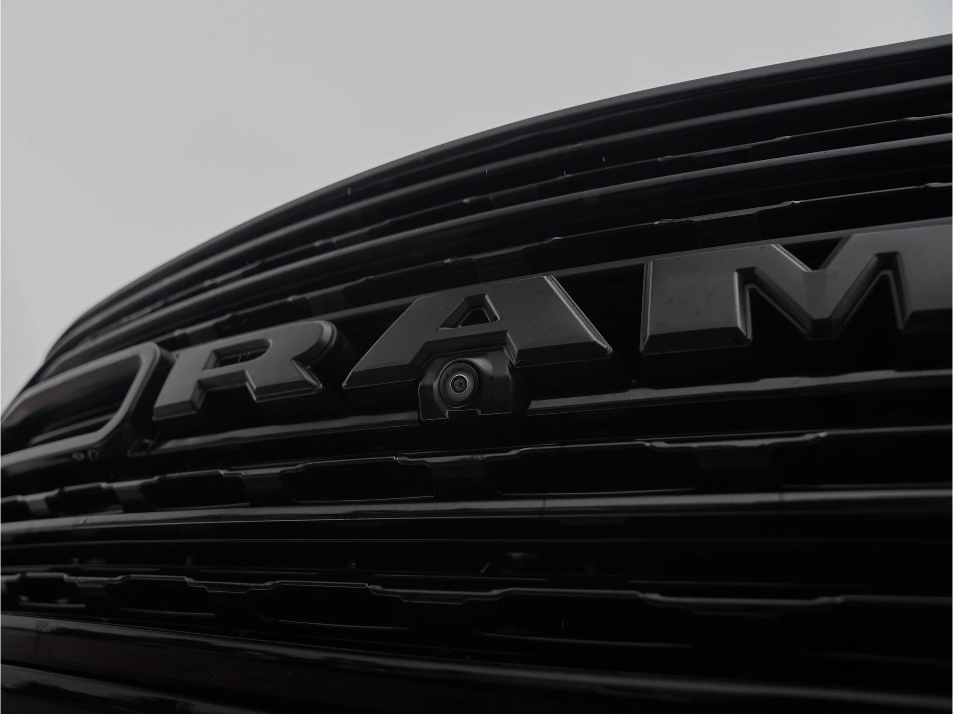 Dodge Ram 1500 2022 - 5.7 V8 4x4 Crew Cab Limited Night изображение 12