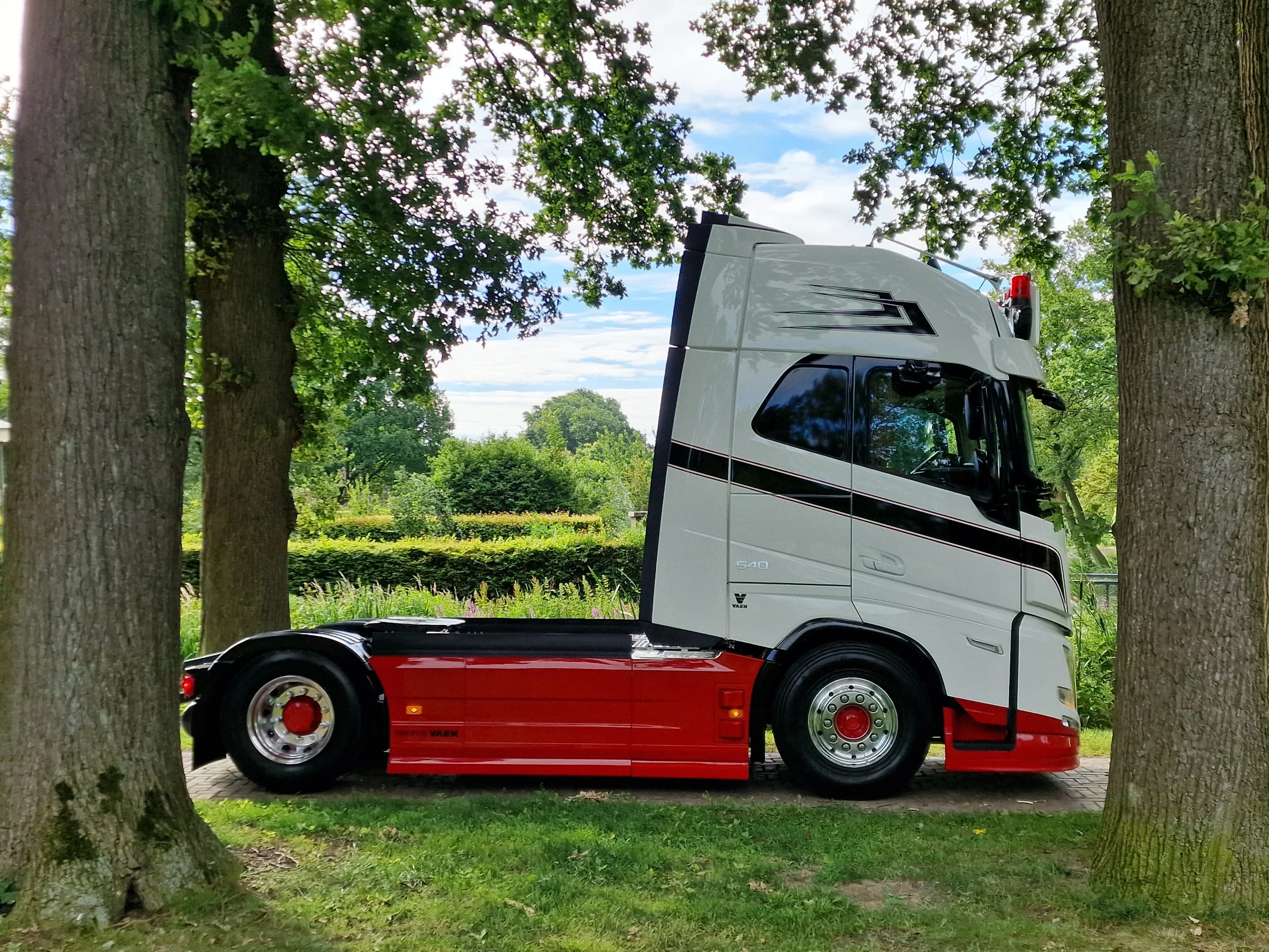 Volvo FH 2026 - 540 Aero Globetrotter XL 4x2 - New - Full spec - Show Truck - BUFFL interior - Retarder - I parkcool - Full air immagine 35