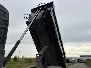MAN TGA 2005 - TGA35.430 8x8 Meiller Kipper image 13