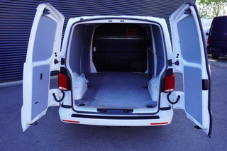 Volkswagen Transporter 2023 - 150pk Automaat L2H1 Navigatie Camera Parkeersensoren Apple carplay afbeelding 3 miniatuur