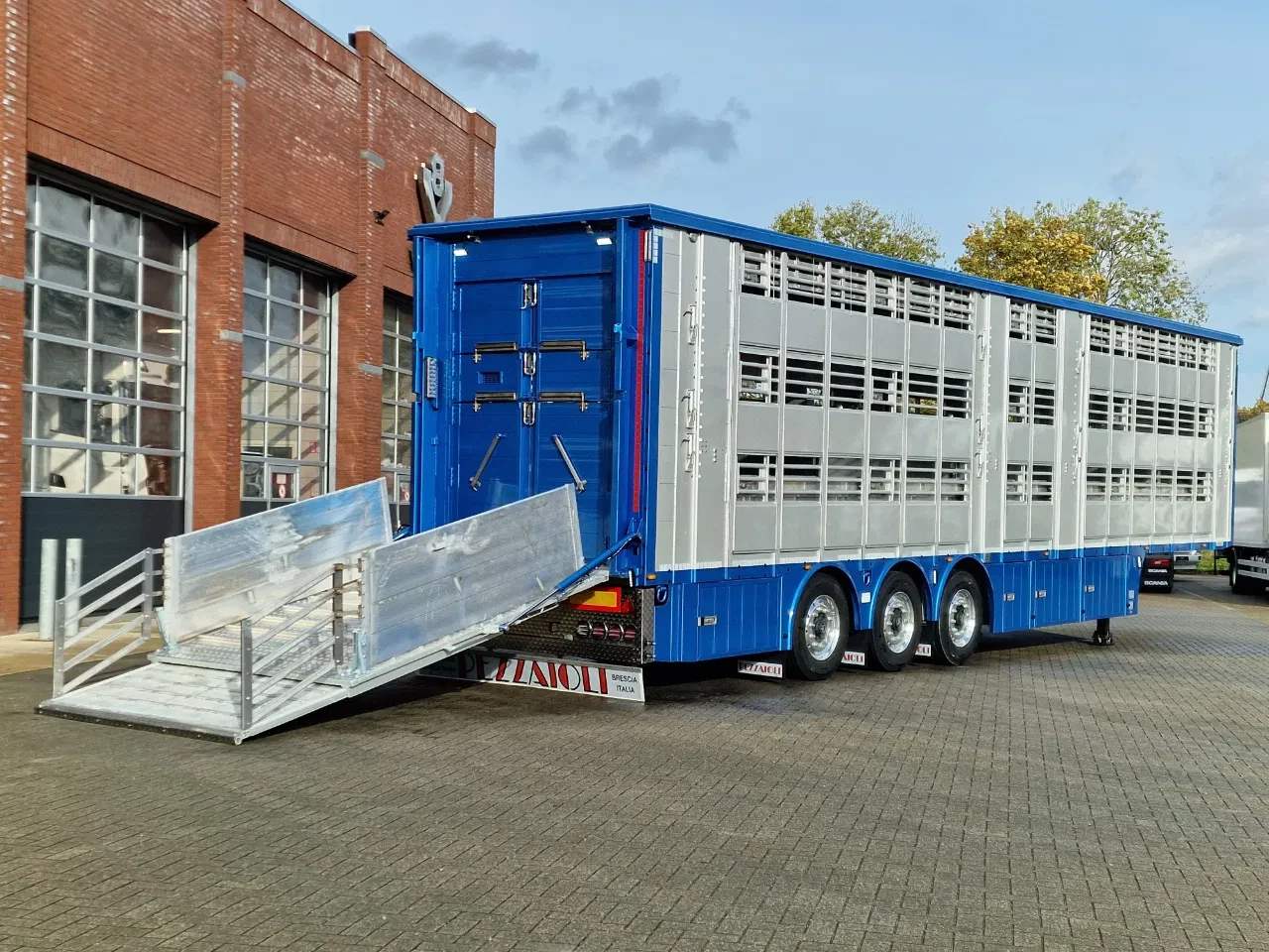 Pezzaioli 2026 - New 3 stock livestock trailer 95.4M2 - Water & Ventilation - Lifting floors - Lifting roof - Lift axle изображение 16