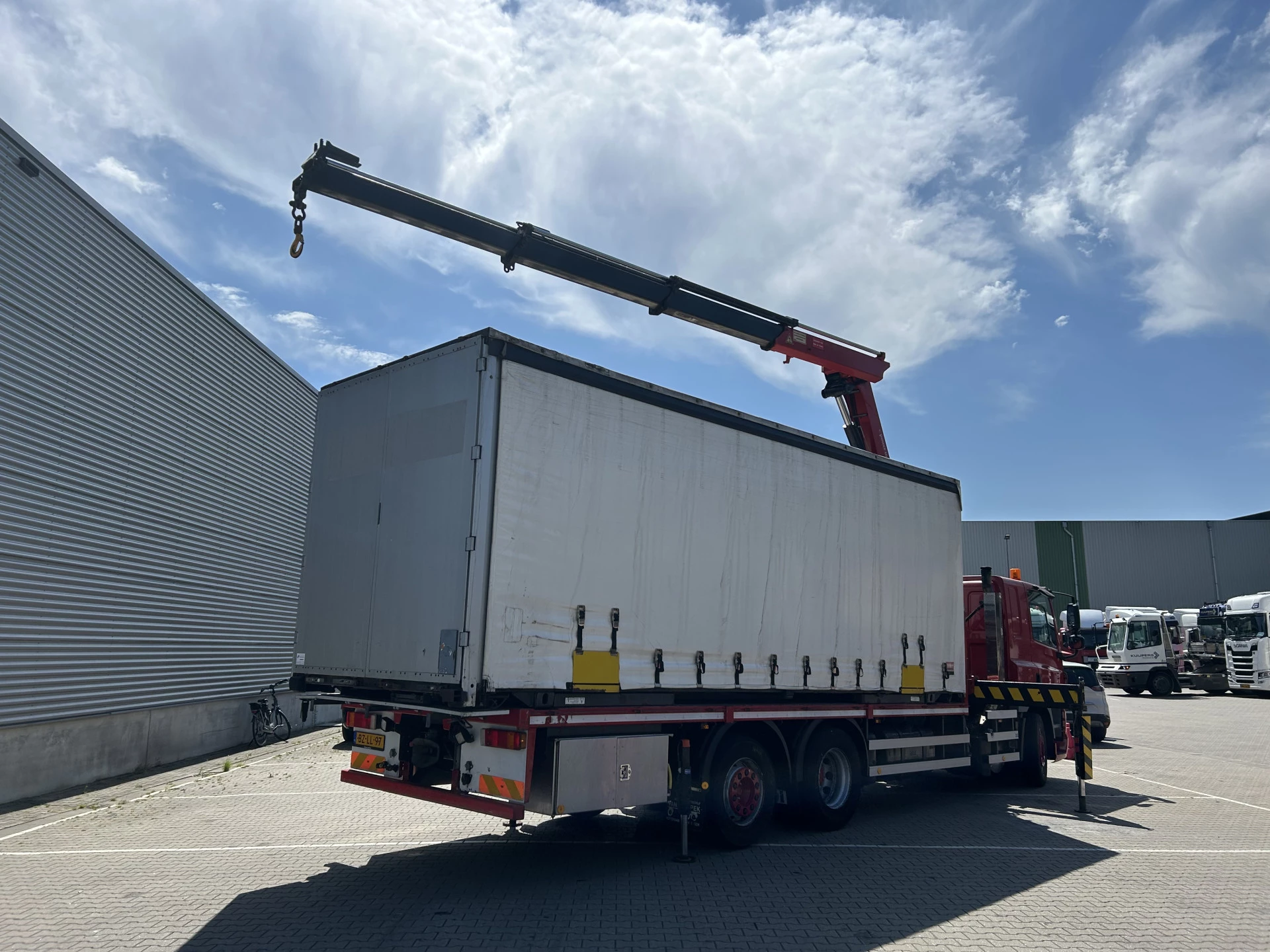 DAF 85 2011 - CF 360 Euro 5 / 233 dkm / Curtainside Box afbeelding 2