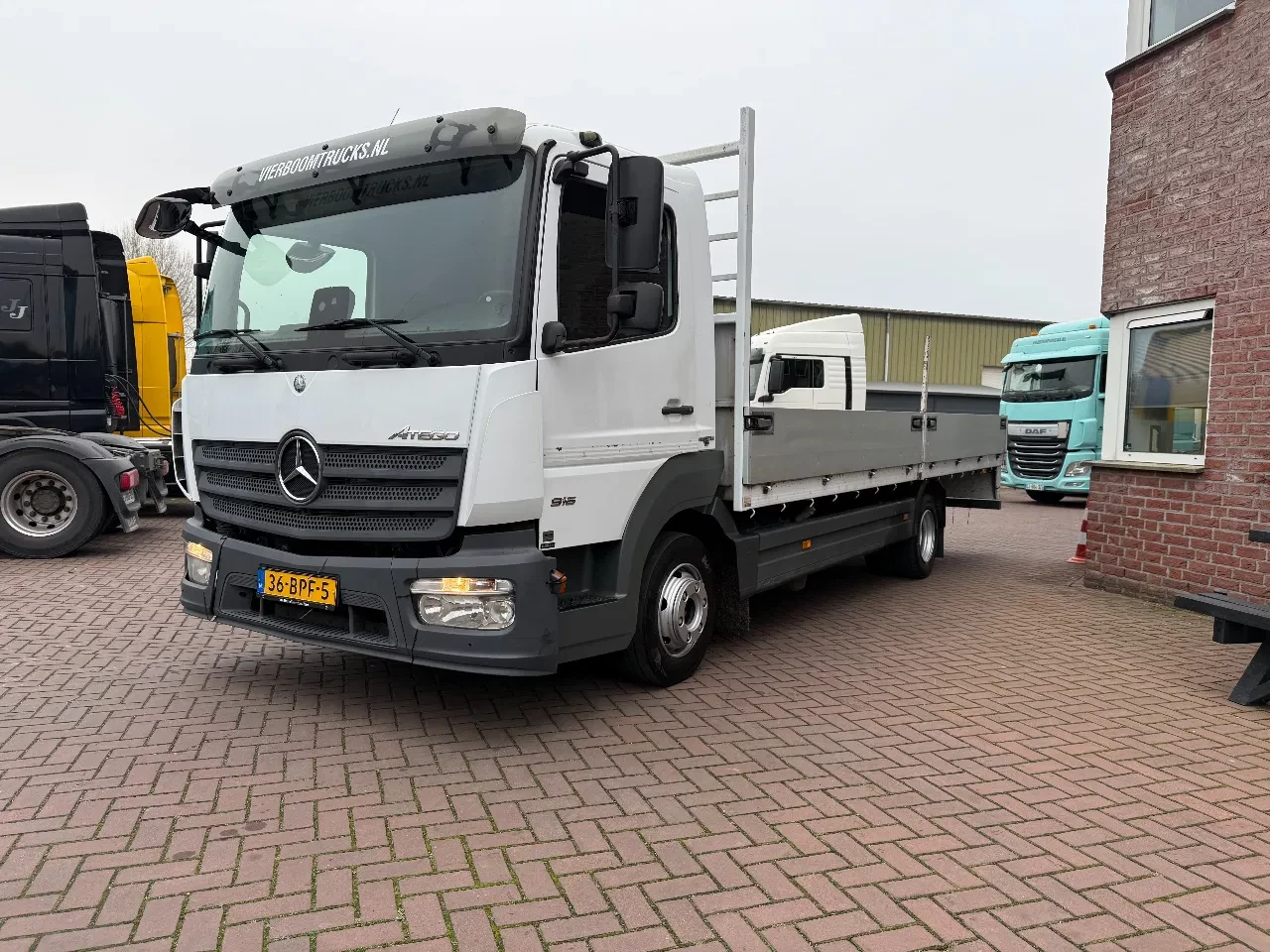 Mercedes-Benz Atego 2020 - Atego 916 met 6.2m open laadbak / 3e zit / airco / mileu zone proof / 2020!!!! afbeelding 2