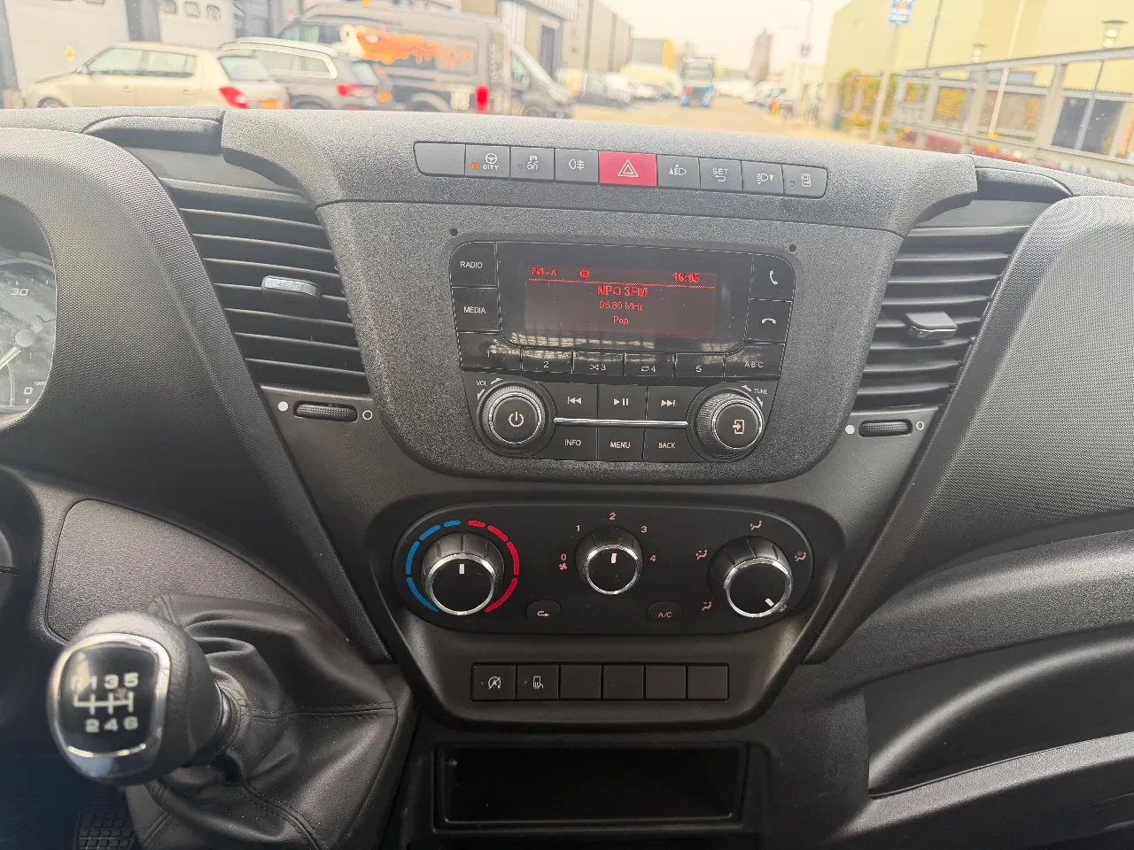 Iveco Daily 2022 - 35S14 Openlaadbak Airco Cruisecontrol 3500kg Trekhaak 12000KM EURO 6 Bild 11