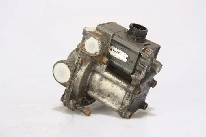 Mercedes-Benz - Brake System EBS relaisventiel Mercedes afbeelding 1