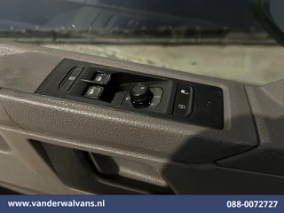 Volkswagen Transporter 2020 - 2.0 TDI L2H1 Euro6 Airco | Apple Carplay | Imperiaal | Cruisecontrol | Camera | Trekhaak image 16