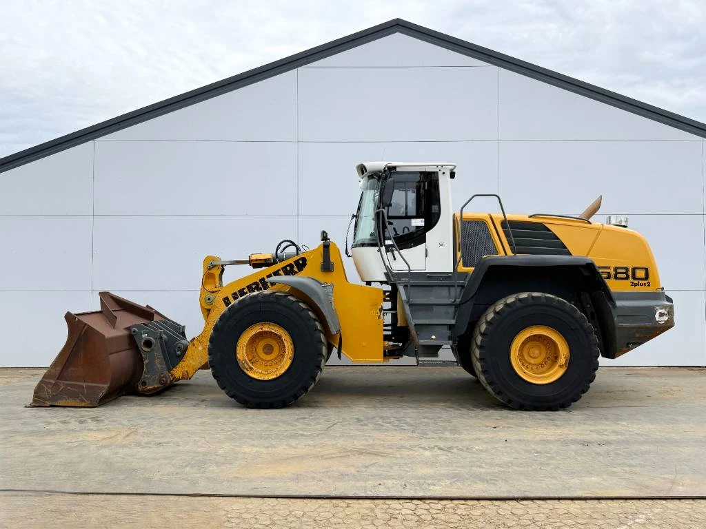 Liebherr 2011 - L580 - Automatic Greasing / Heated Seat afbeelding 1