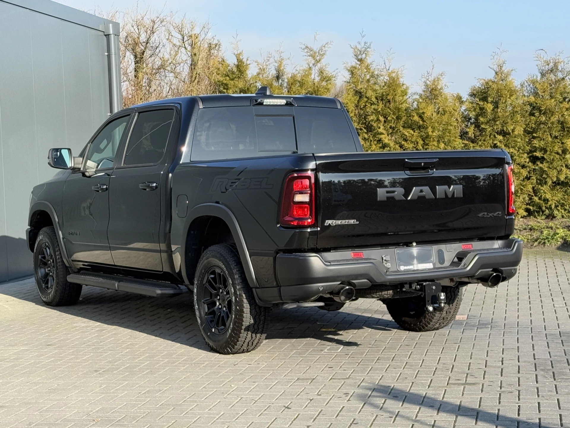 Dodge Ram 1500 2024 - 3.0 420 PK REBEL PREMIUM / LUCHTVERING / 2025 MODEL / INCL PRINS LPG! / PANO / 360 CAMERA / TREKHAAK / 3500 KG AHG / NIGHT EDITION imagen 5