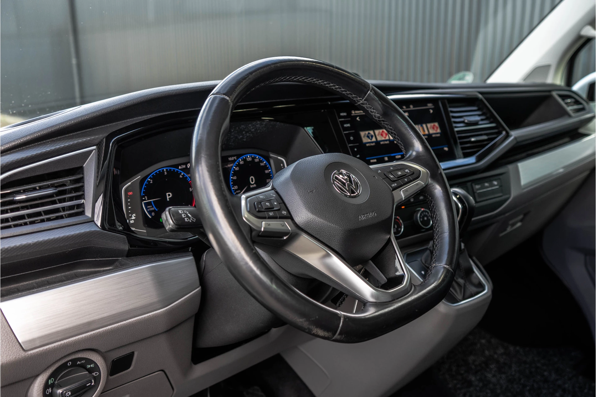 Volkswagen Transporter 2020 - T6.1 2.0 TDI L2H1 | DC | Bulli | 200PK | Leder | Carplay | Virtual | Adapt Cruise zdjęcie 11