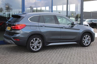 BMW X1 2018 - sDrive18i Automaat Executive X-Line Sportstoelen 18'' NAVI TREKHAAK obrazek 8
