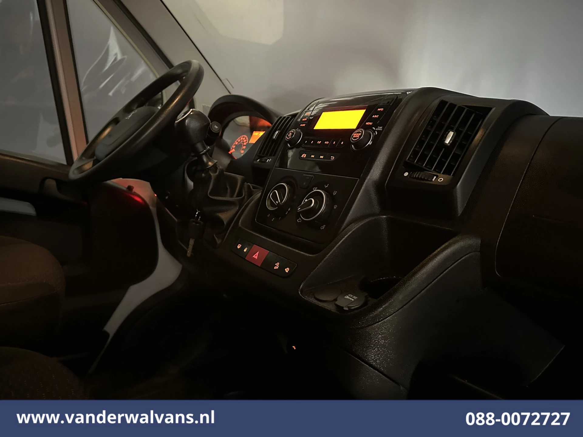 Peugeot Boxer 2022 - 2.2 BlueHDi 141pk Bakwagen 436cm Lang Laadklep Euro6 Airco | Cruisecontrol | 1055kg laadvermogen image 13