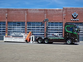 Scania S 2023 - 590S V8 NGS 6x4 - HIAB Multilift 24T + Box with Palfinger crane - Like new - Retarder - Full air - Leather obrazek 79
