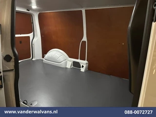 Volkswagen Transporter 2023 - 2.0 TDI L2H1 Euro6 Airco | Navigatie | Apple Carplay | Android Auto | Trekhaak изображение 13