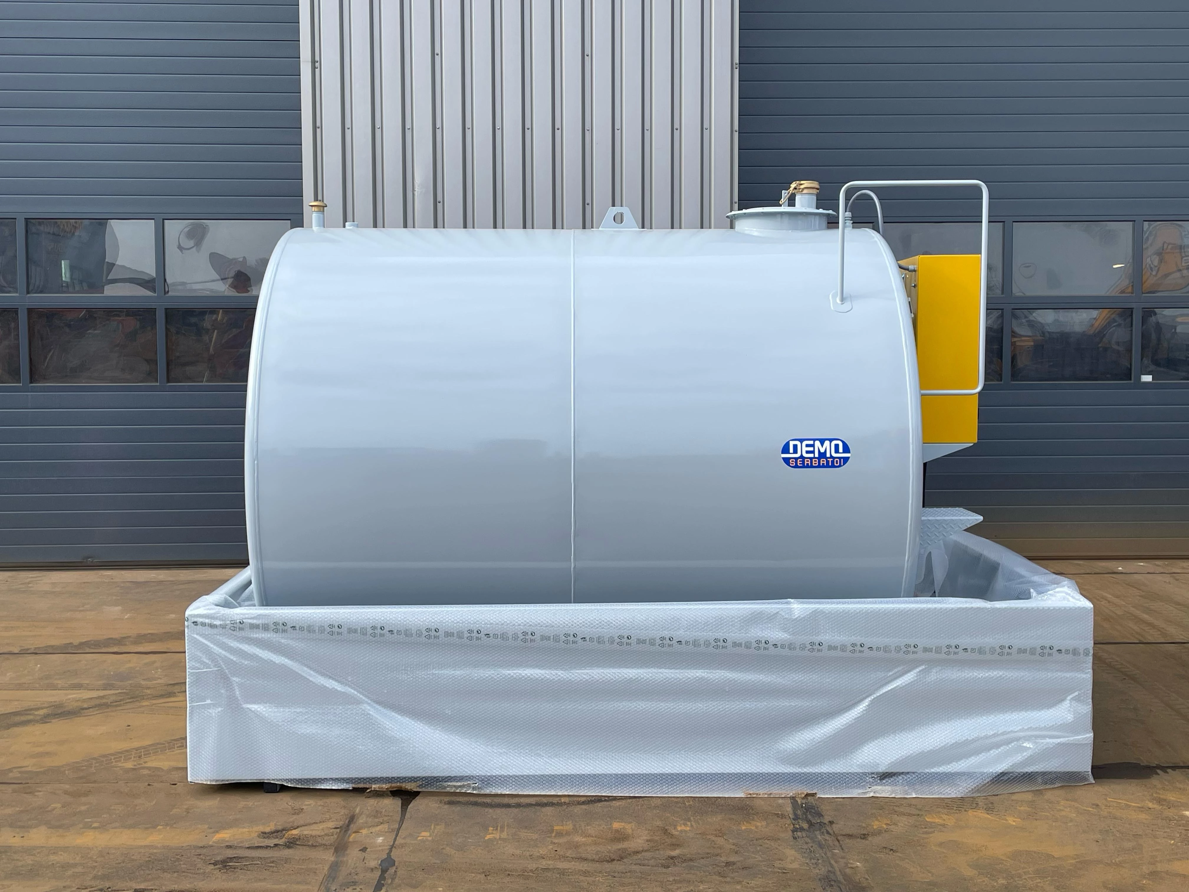 Emiliana Serbatoi TF9/50 9000Ltr fuel tank 2025 afbeelding 1