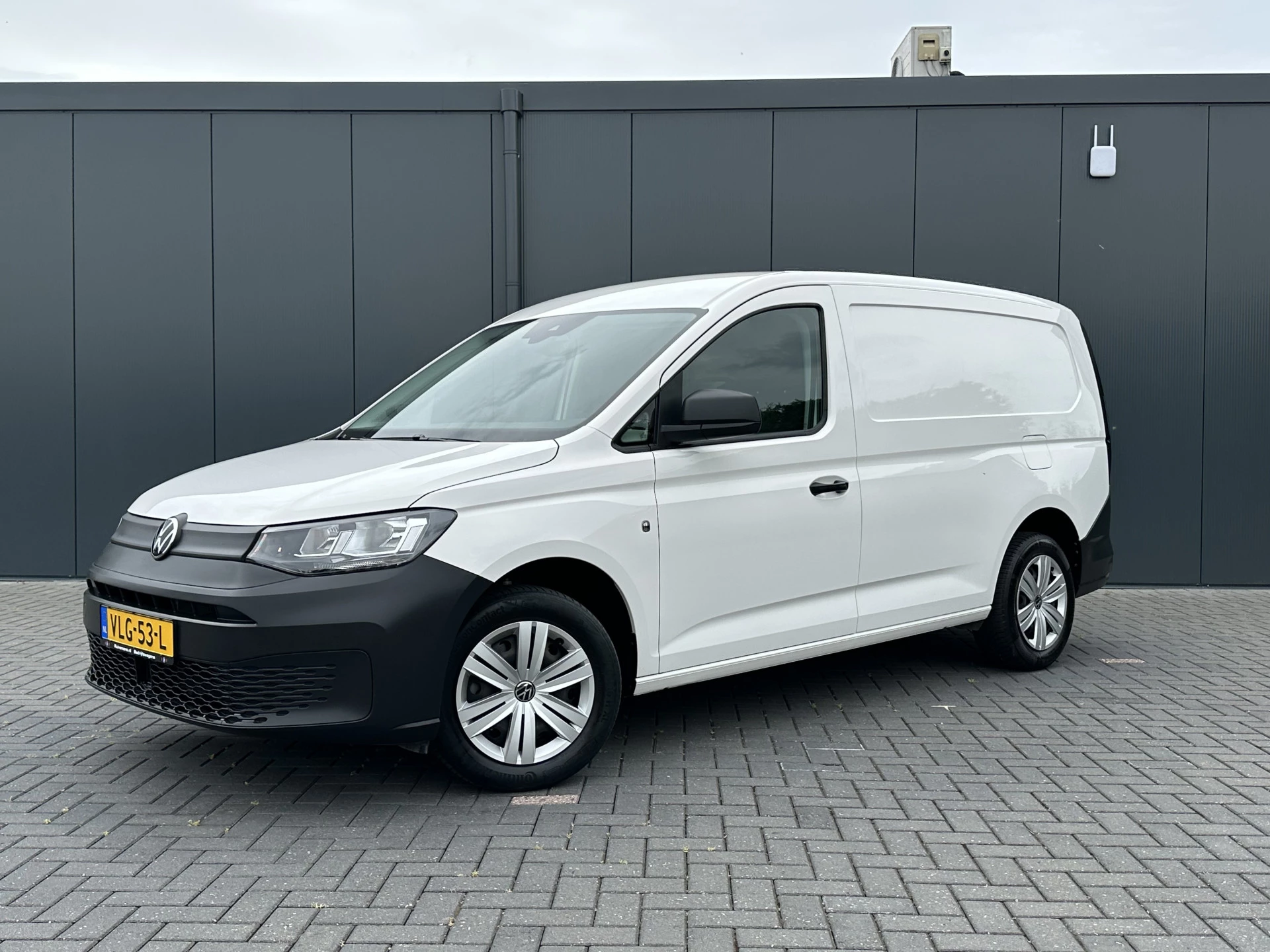 Volkswagen Caddy 2021 - Cargo Maxi 1.5 TSI AUTOMAAT / ** BENZINE ** / L2H1 / 40.450 KM !! / 1e EIG. / TREKHAAK / ALUCA INRICHTING / CRUISE / AIRCO imagen 2