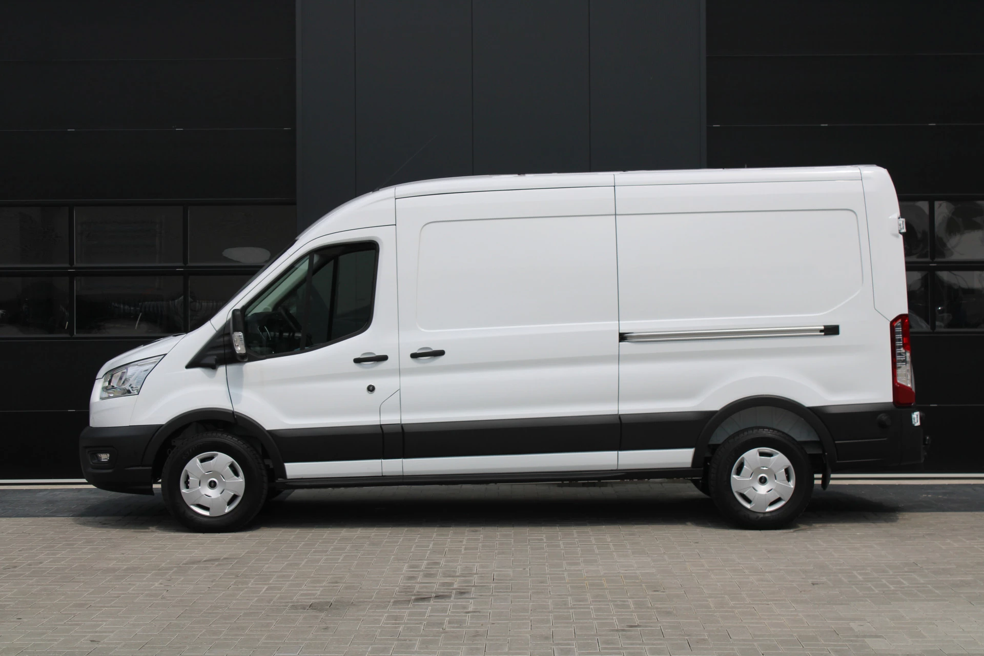 Ford Transit 2024 - 350 2.0 TDCI L3H2 Trend 130pk - Facelift - 2x Schuifdeur - 360 Camera - Trekhaak - ACC - Stoel & Stoelverwarming - Blind Spot - Navi - 270gr deuren - Rijklaar imagen 10