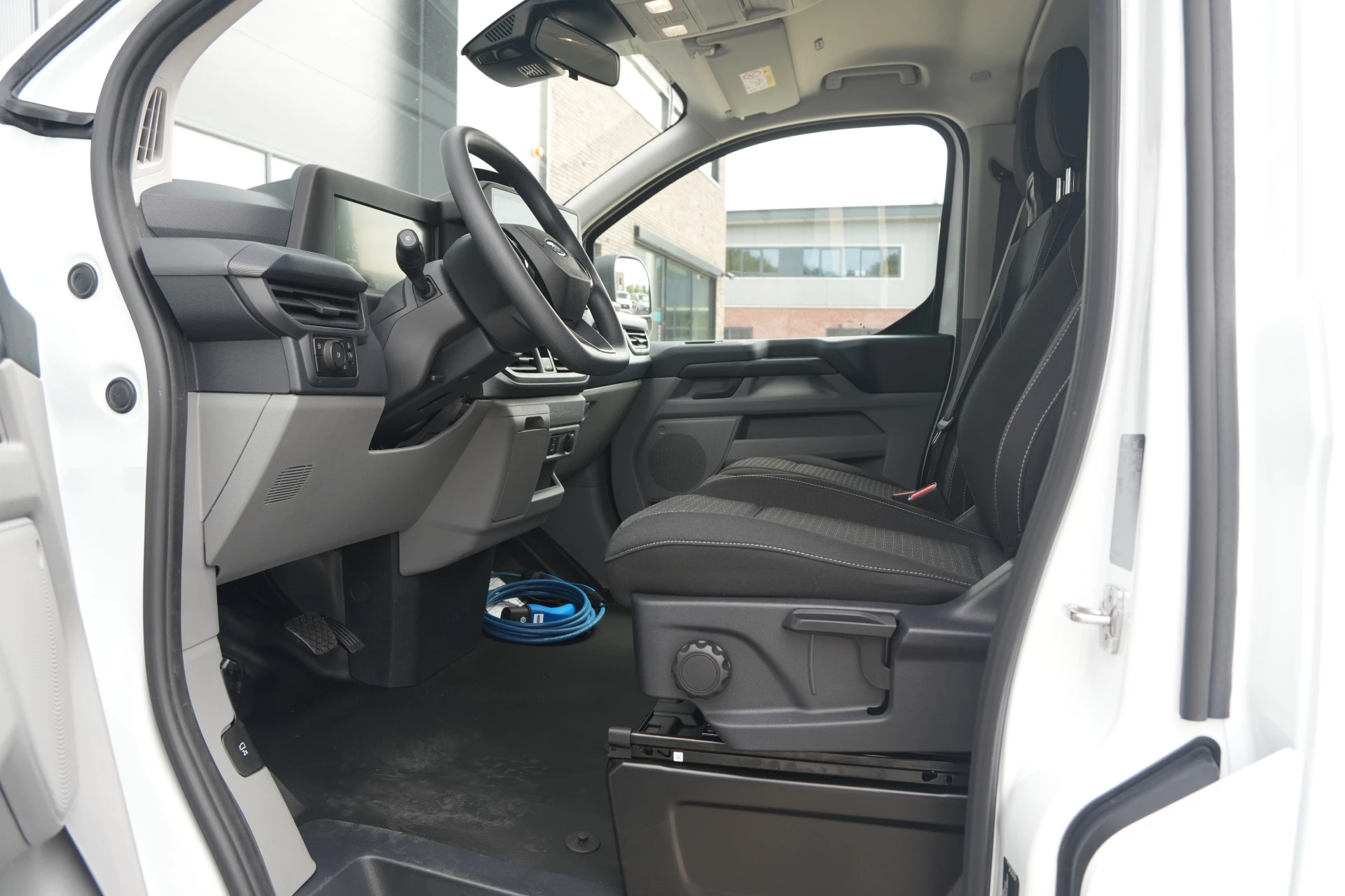 Ford Transit Custom 2026 - 340 2.5 PHEV L2H1 Kombi Trend 9 zits - Carplay - Camera - Navigatie - Airco achterin - Cuise - Rijklaar afbeelding 16