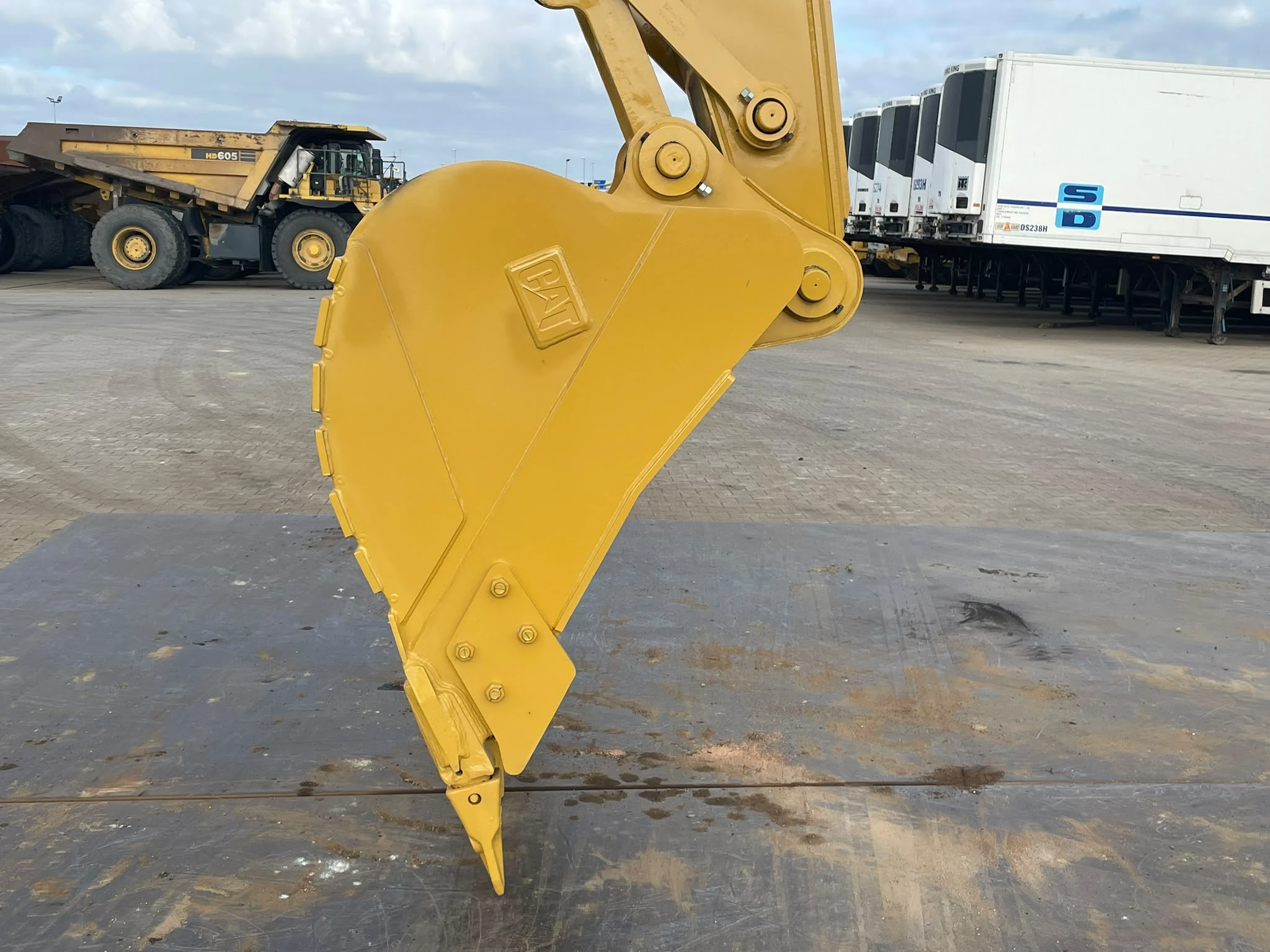 Caterpillar 323D3 2025 Bild 10