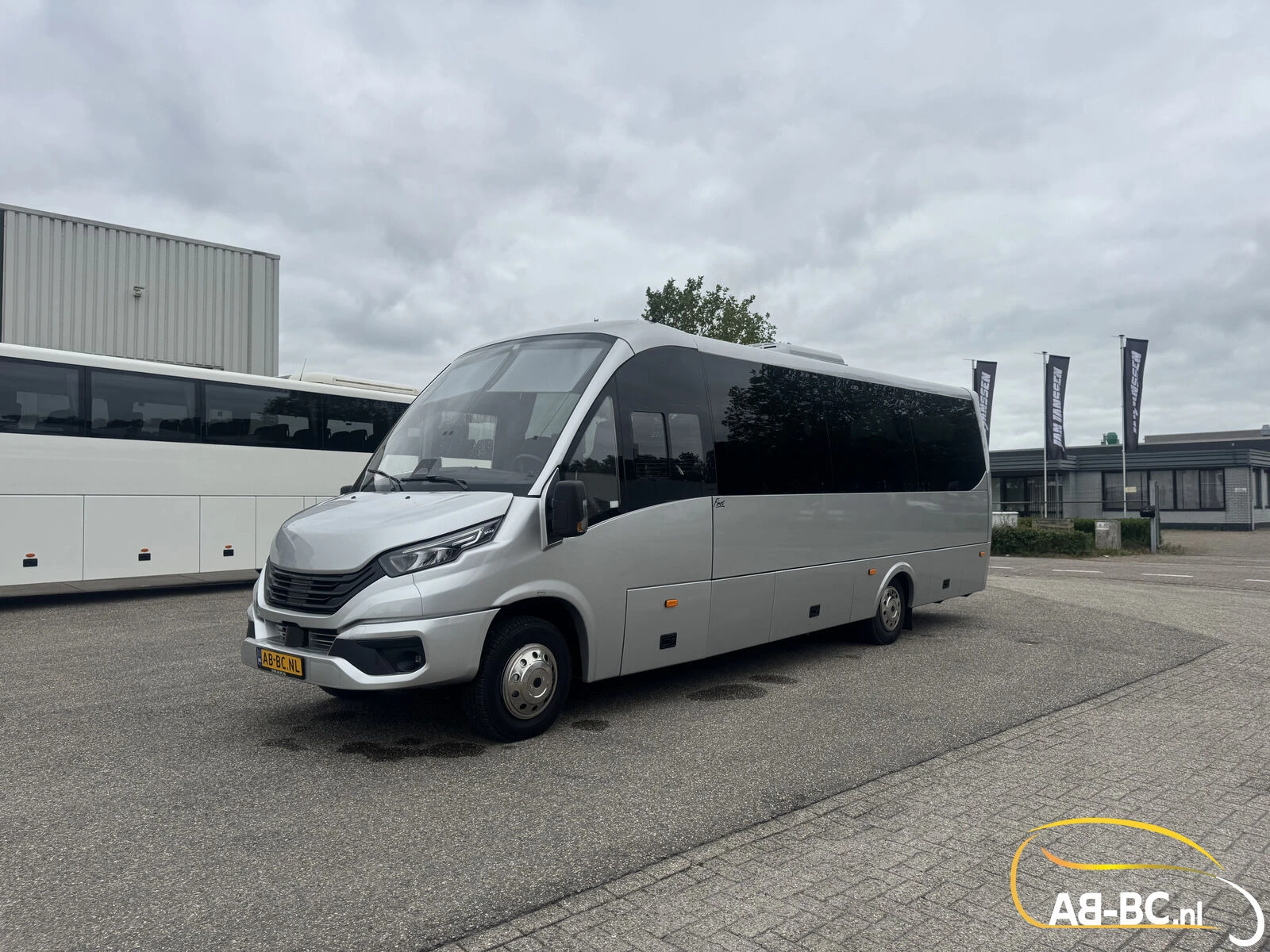 Iveco Rosero First Touring Electra, range 336 km, 24 Seats 2026 obrázek 8