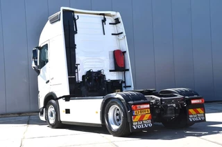 Volvo FH 2022 - 500 Globe XL 4x2 - ONLY 228 TKM - PARK. AIRCO - DIGITAL COCKPIT - NAVI- 2 BEDS - 2 x FUEL TANKS - TOP CONDITION - bild 3